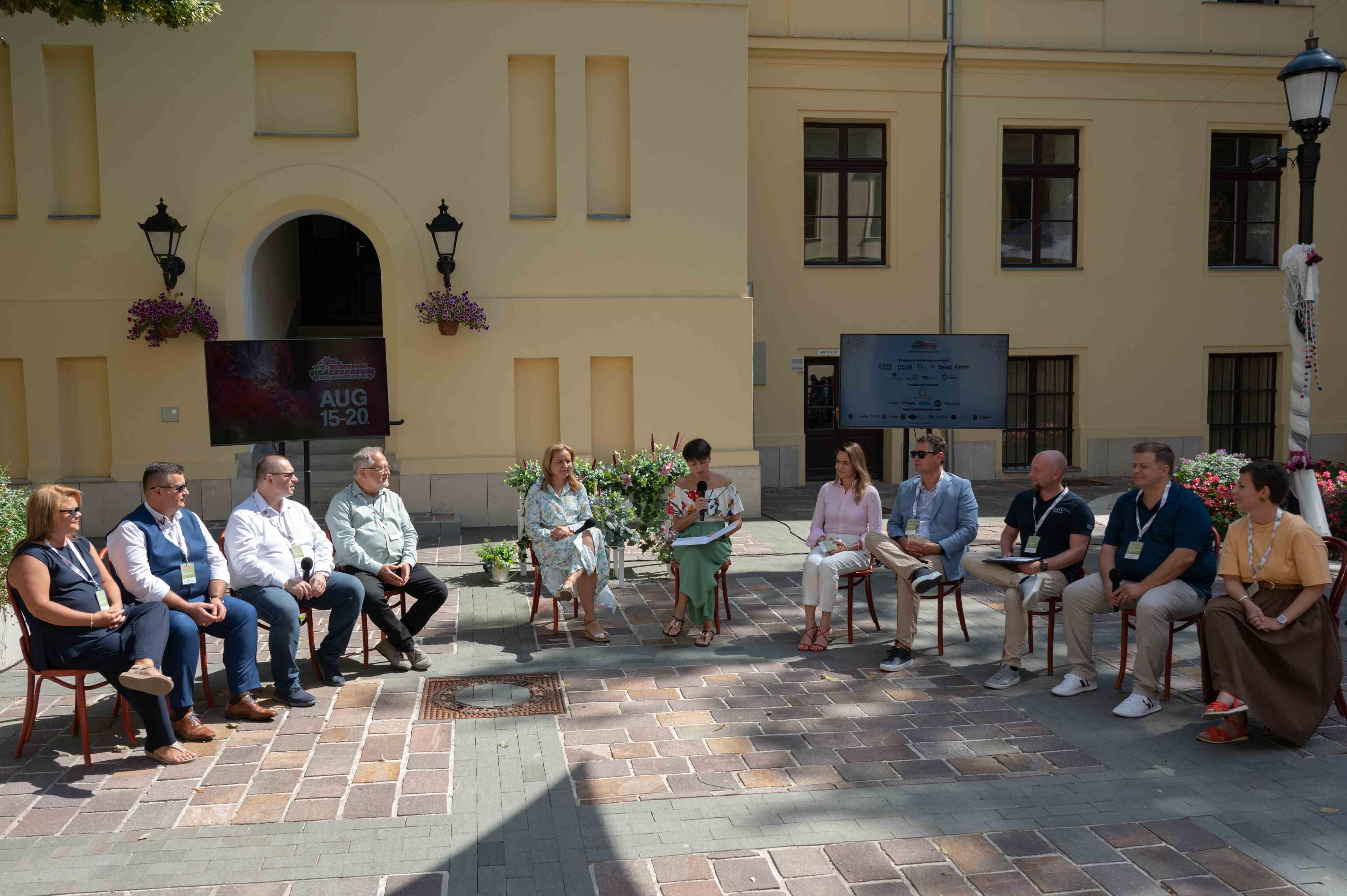 Karneváli hangulatban: idén is indít virágkocsit a DSZC