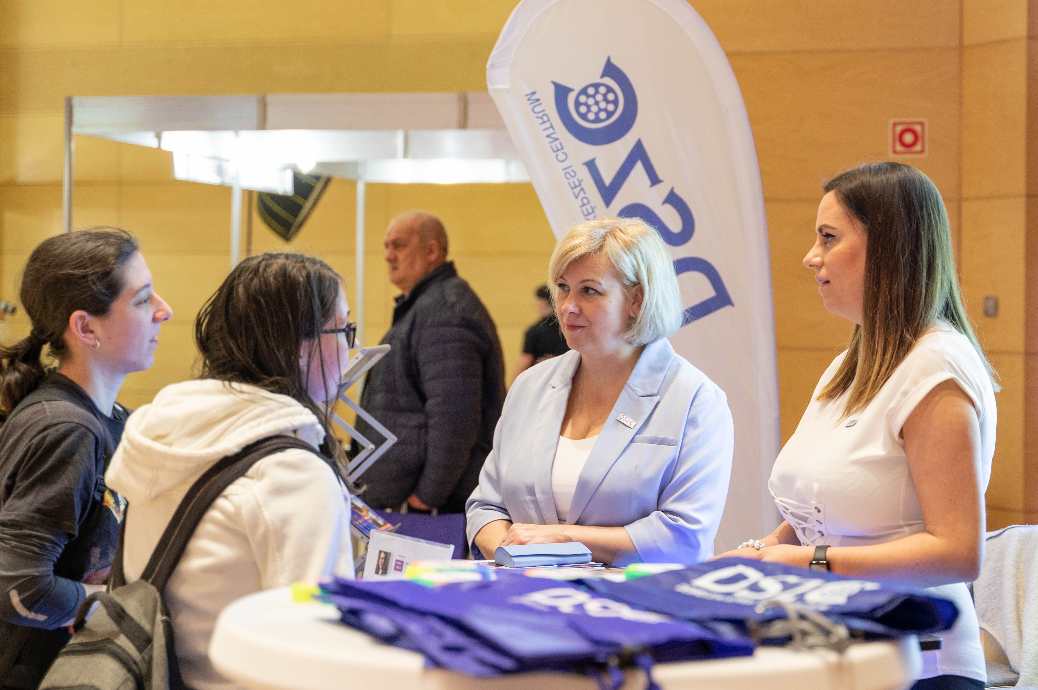 Új utak, új lehetőségek – idén is ott voltunk a Hajdú-bihari Napló Állásbörzén