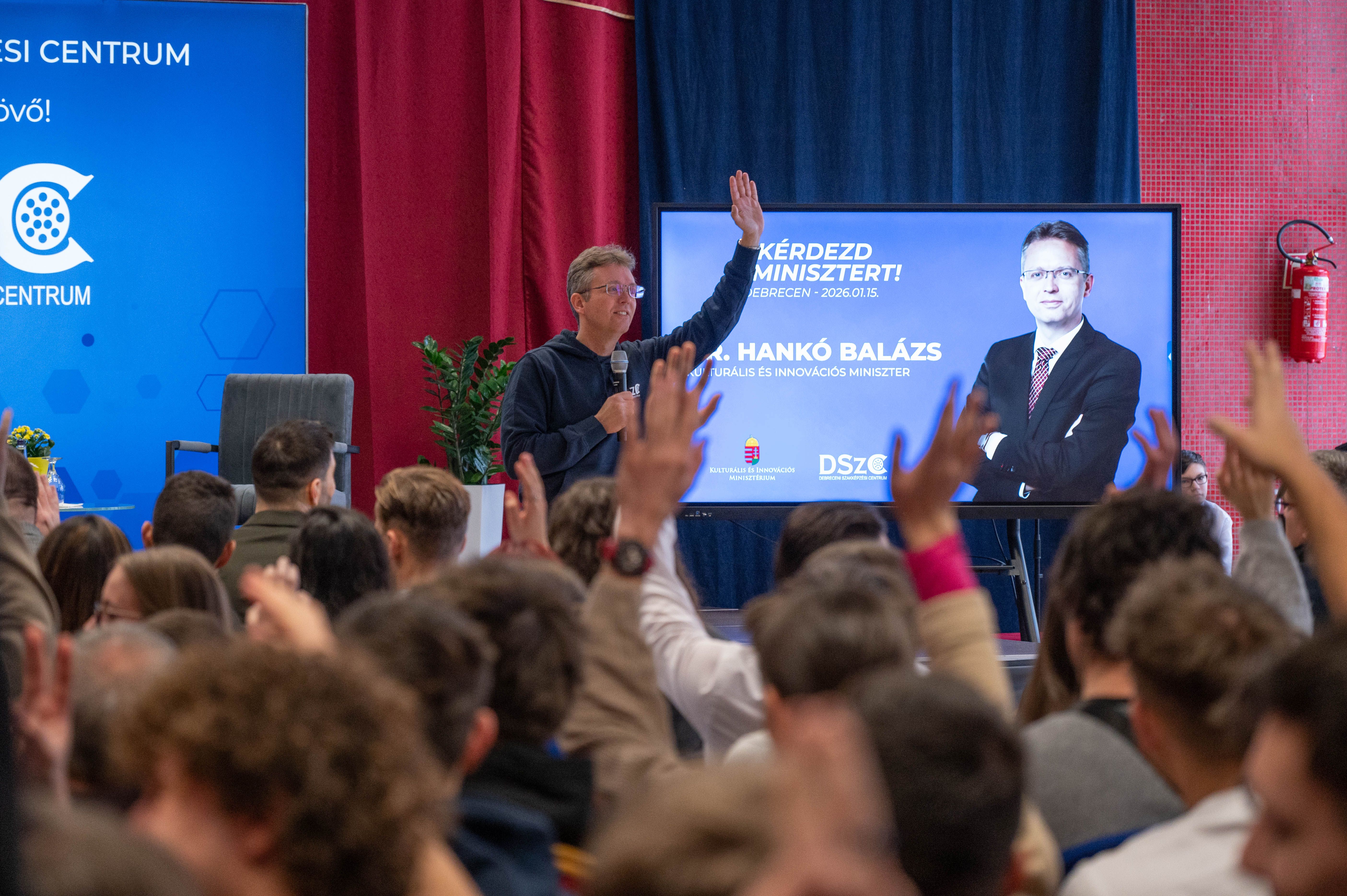 Kérdésekből nem volt hiány