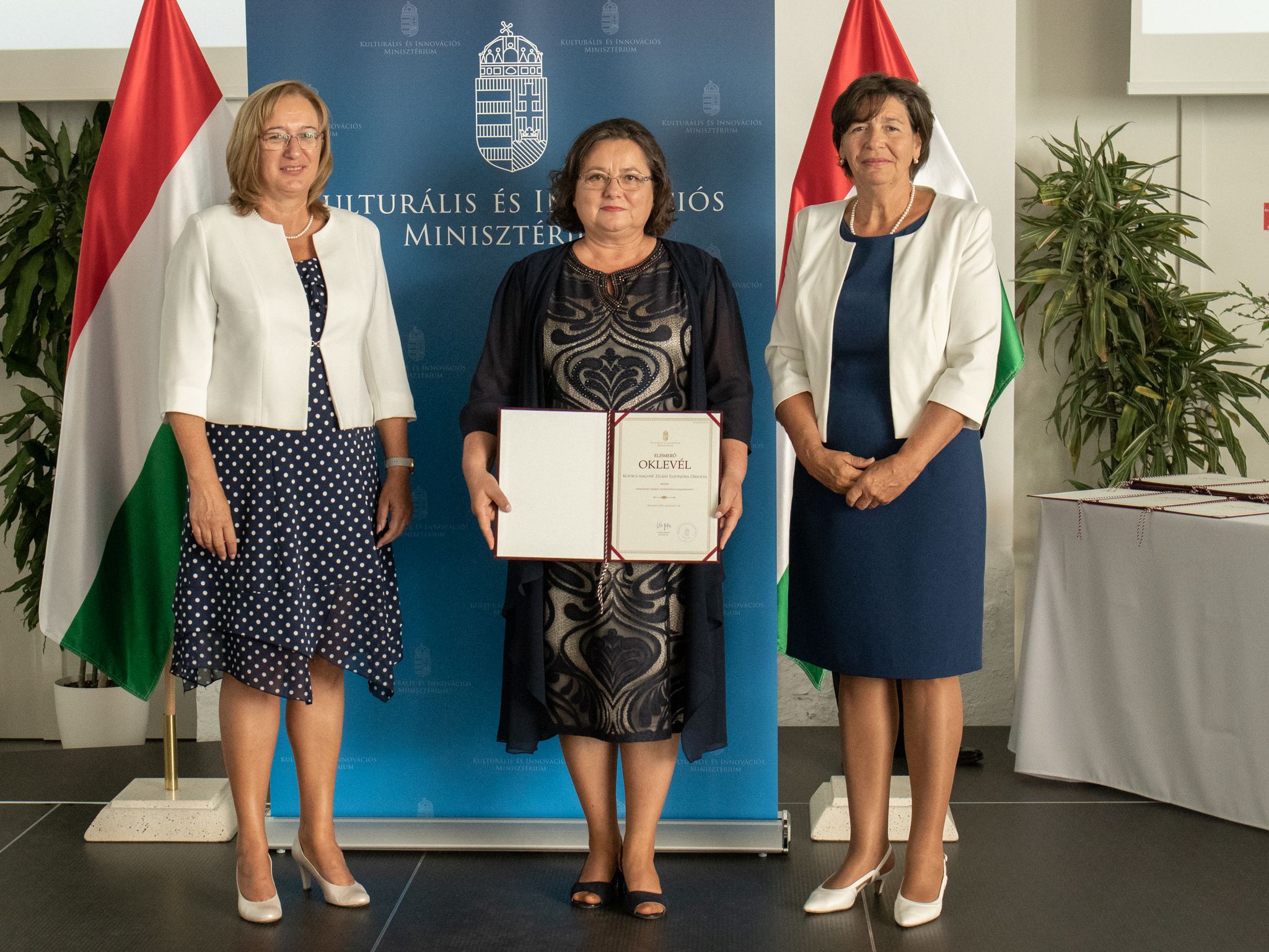 Magas rangú elismerést vehetett át a Debreceni Szakképzési Centrum gazdasági vezető, kancellárhelyettes asszonya