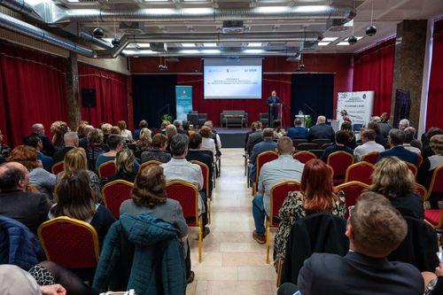 Jó gyakorlatok és tudásmegosztás: fókuszban a tehetséggondozás