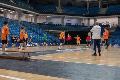 Szálltak a labdák a Főnix Arénában