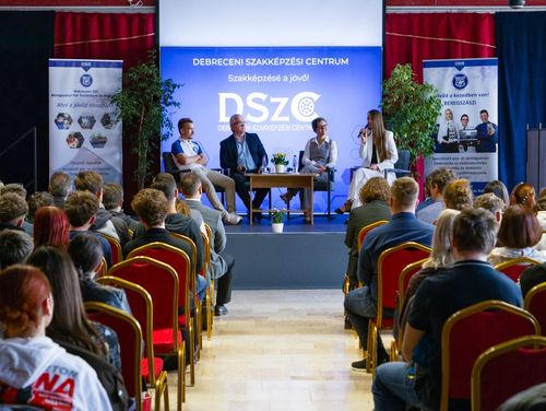 „Digitális egyensúly” program: válasz az AI korszak kihívásaira